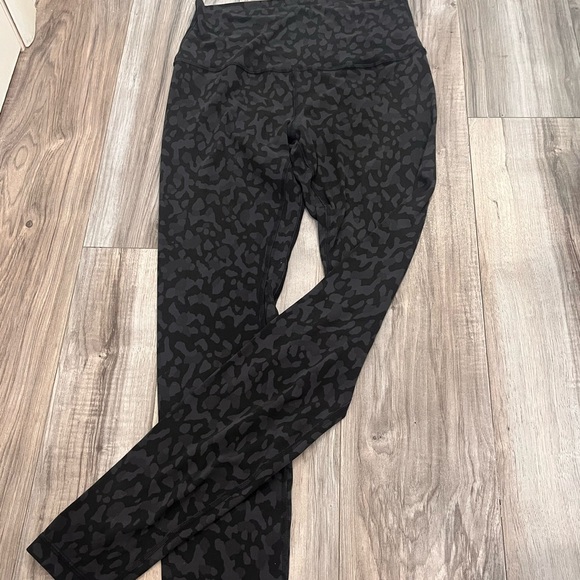Lululemon Black Leopard Align Leggings 25” - Picture 1 of 2